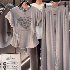 批发大码胖妹妹宽松2026年夏季新款圆领时尚设计开叉显瘦上衣长裤套装