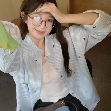 批发蝴蝶结减龄条纹<b class='q'>衬衫</b>女设计感春秋韩系宽松休闲<b class='q'>衬衣</b>长袖防晒上衣潮