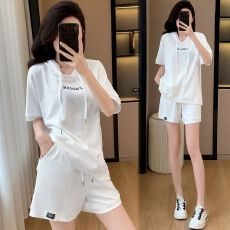 批发<b class='q'>时尚</b>休闲短袖套装女2026夏季新款洋气宽松连帽<b class='q'>运动服</b>百搭短裤两件
