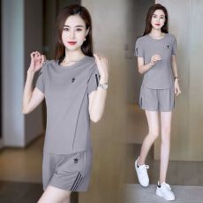 批发2026年夏季冰丝时尚休闲短袖<b class='q'>短裤</b><b class='q'>套装</b><b class='q'>女</b>士新款大码跑步运动两件套