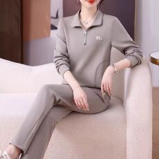 休闲运动套装翻领女2026春秋季新款小个子年轻漂亮时髦显瘦两件套