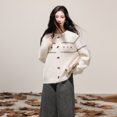 批发实拍~软糯牛角扣针织<b class='q'>开衫</b>女2025秋新款复古慵懒宽松毛衣外套上衣