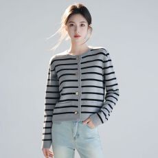 批发实拍~法式小香风大纽扣圆领针织开衫2026新款宽松撞色条纹毛衣女