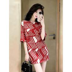 批发红白条纹短袖<b class='q'>连衣裙</b>女2026<b class='q'>夏</b>季新款中长款减龄宽松百搭休闲气质