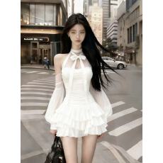 批发轻奢时尚气质高级千金风白色圆领挂脖露肩网纱褶皱长袖收腰连衣裙