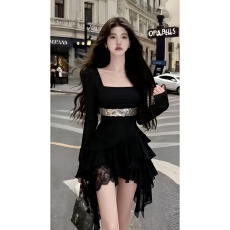 批发2025秋冬轻奢气质轻熟风显瘦黑色方领收腰长袖<b class='q'>蕾丝</b>拼接裙摆<b class='q'>连衣裙</b>