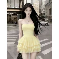 批发2025秋冬季优雅轻奢纯欲风黄色<b class='q'>无袖</b>露肩一字领抹胸拼接网纱<b class='q'>连衣裙</b>