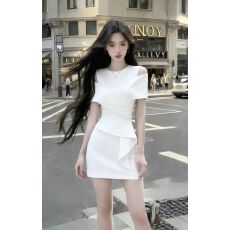 批发春季新款轻奢优雅<b class='q'>高端</b>白色圆领修身收腰包臀<b class='q'>连衣裙</b>时尚显瘦氛围感