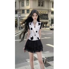 时尚轻奢小众波点V领无袖不规则上衣+黑色百搭显瘦半身裙两件套女