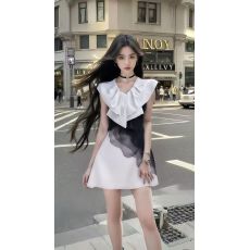 批发时尚轻奢小众温柔知性风白色V领修身收腰连衣<b class='q'>裙</b>女高级氛围感<b class='q'>裙</b>子