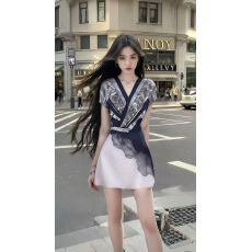 批发法式温柔知性风时尚高端大气藏青色V领收腰设计感氛围感连衣<b class='q'>裙</b>女