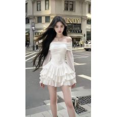 批发<b class='q'>秋</b>冬季新款静奢纯欲气质千金风白色一字肩露肩抹胸中腰网纱连衣裙