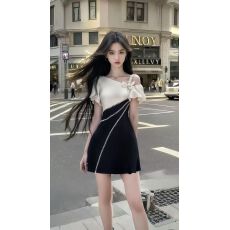 批发轻奢时尚<b class='q'>高端</b>大气设计感斜领露肩收腰修身<b class='q'>连衣裙</b>小众显瘦气质女装