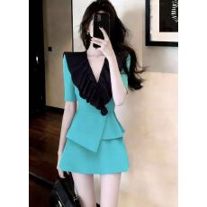 批发2026春季氛围感蓝色拼接通勤风时尚穿搭设计V领短袖收腰<b class='q'>连衣裙</b>女