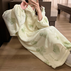 批发直播爆款秋冬长袖法兰绒宽松大睡裙连帽卡通印花长袍睡衣女