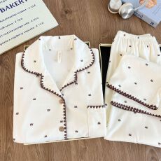 批发【实拍】德绒  韩国ins可爱<b class='q'>小熊</b>睡衣女秋冬撞色保暖家居服