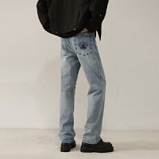 批发2025春秋新轻奢潮牌ins牛仔裤男士破洞贴布刺绣直筒浅色百搭长裤