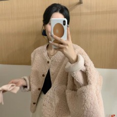 批发配包包<b class='q'>韩国</b>chic冬季简约气质圆领单排扣宽松百搭小个子羊羔毛外套