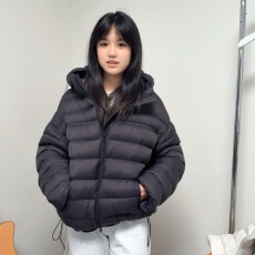 批发2025新款排骨棉服女装短款连帽<b class='q'>韩版</b>宽松保暖加厚冬季泡芙<b class='q'>外套</b>上衣