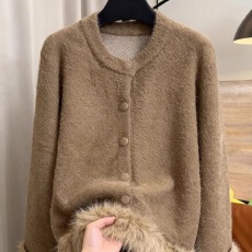 批发巨好看的韩系<b class='q'>轻熟</b>上衣棕色马海毛边针织毛衣外套女秋冬