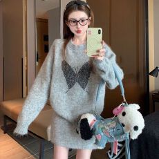 批发灰色蝴蝶毛衣套装女新款秋冬季加厚软糯慵懒针织半身裙两件套