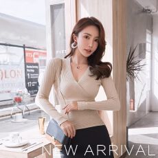 批发紧身<b class='q'>短款</b>针织长袖上衣女秋冬网红新款V领套头<b class='q'>毛衣</b>时尚内搭打底衫