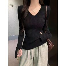 批发灰色v领<b class='q'>针织衫</b>毛衣女2025新款爆款早初秋季别致绝美修身长袖上衣