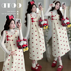 批发实拍 孕妇装秋冬新款爱心波点羊羔毛保暖厚实减龄背带连衣裙