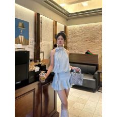 批发挂脖连衣裙女夏季无袖<b class='q'>短裙</b>高级感法式辣妹设计感气质<b class='q'>条纹</b>蓝色裙子