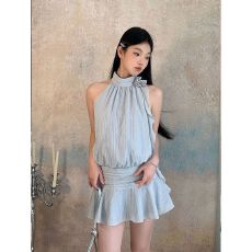 批发挂脖连衣裙女夏季无袖<b class='q'>短裙</b>高级感法式辣妹设计感气质<b class='q'>条纹</b>蓝色裙子