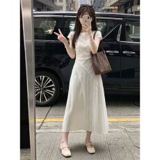 批发设计感连衣裙女2026夏季<b class='q'>新款</b>法式气质圆领短袖收腰显瘦中长款裙子