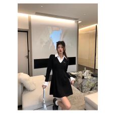 批发<b class='q'>春</b>秋季2026新款黑色长袖假两件法式连衣裙女收腰设计感a字短裙子
