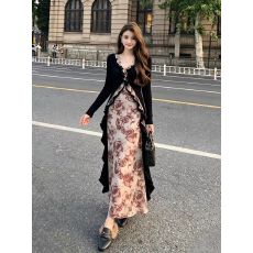 批发法式复古黑色V领网纱连衣裙<b class='q'>秋</b>冬季荷叶边拼接气质修身打底长裙子