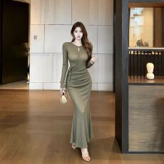 批发韩系御姐风圆领长袖上衣女<b class='q'>秋</b>季2026新款修身显瘦包臀半身裙两件套