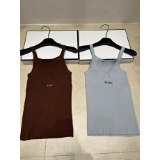 批发2026年夏季新款针织M字母无袖套头v领吊带修身显瘦百搭女潮品背心