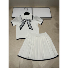 批发2026年夏季新款针织M字母牌波点丝巾短袖套头+半裙女潮品两件<b class='q'>套装</b>