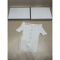 批发2026年夏季新款针织香牌蝴蝶结一字肩短袖单排扣开衫修身显瘦潮品