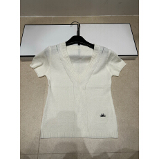 批发2026年夏季<b class='q'>新款</b>针织D牌蜜蜂V领短袖套头显瘦百搭女上衣潮品