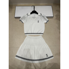 批发2026年夏季新款针织潮牌M字母小V翻领镂空短袖T恤+半裙女两件<b class='q'>套装</b>