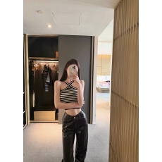 批发潮牌针织缪M字母条纹漫画身材胸垫背心修身显瘦百搭女上衣26新款