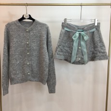 批发潮牌针织<b class='q'>甜美</b>风纯色长袖单排扣开衫＋半裙毛针织套装2026年新款