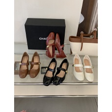 法式复古一字带白色玛丽珍鞋中粗跟单鞋圆头黑色高跟鞋