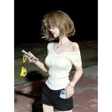 批发纯欲风<b class='q'>白色</b>绞花镂空斜肩针织短袖T恤女夏季漂亮独特辣妹修身上衣