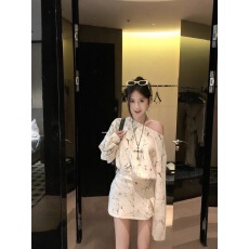 批发秋季套装斜肩套头<b class='q'>卫衣</b>高腰包臀半身裙两件套<b class='q'>女</b>