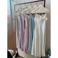 批发新中式高级感法式缎面礼服宴会气质名媛<b class='q'>长裙</b>仿醋酸<b class='q'>吊带</b>连衣裙