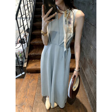 批发新款老钱风收腰连衣夏季V领挂脖收腰系带无袖长款A字裙摆<b class='q'>连衣裙</b>