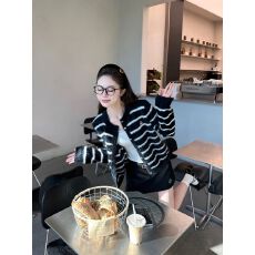 批发设计感小众<b class='q'>马海毛</b>条纹针织<b class='q'>开衫</b>外套女秋冬新款宽松显瘦毛衣