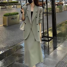 批发赫本风时尚西装套装<b class='q'>女士</b>设计感外套秋季新款半身裙<b class='q'>西服</b>显瘦两件套