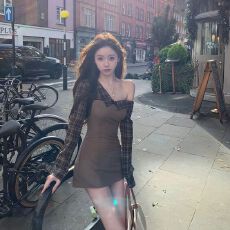 批发秋冬法式复古格纹拼接假两件<b class='q'>露肩</b>包臀短裙纯欲辣妹显瘦百搭长袖潮