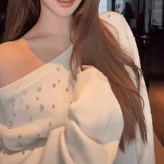 批发法式斜肩领口带钻蝙蝠袖针织连衣裙冬季松弛感收腰套头包臀<b class='q'>短裙</b>女